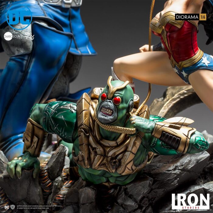 6 3 – Iron Studios Wonder Woman Vs Darkseid 1/6 Scale Statue – Cosmic Comics